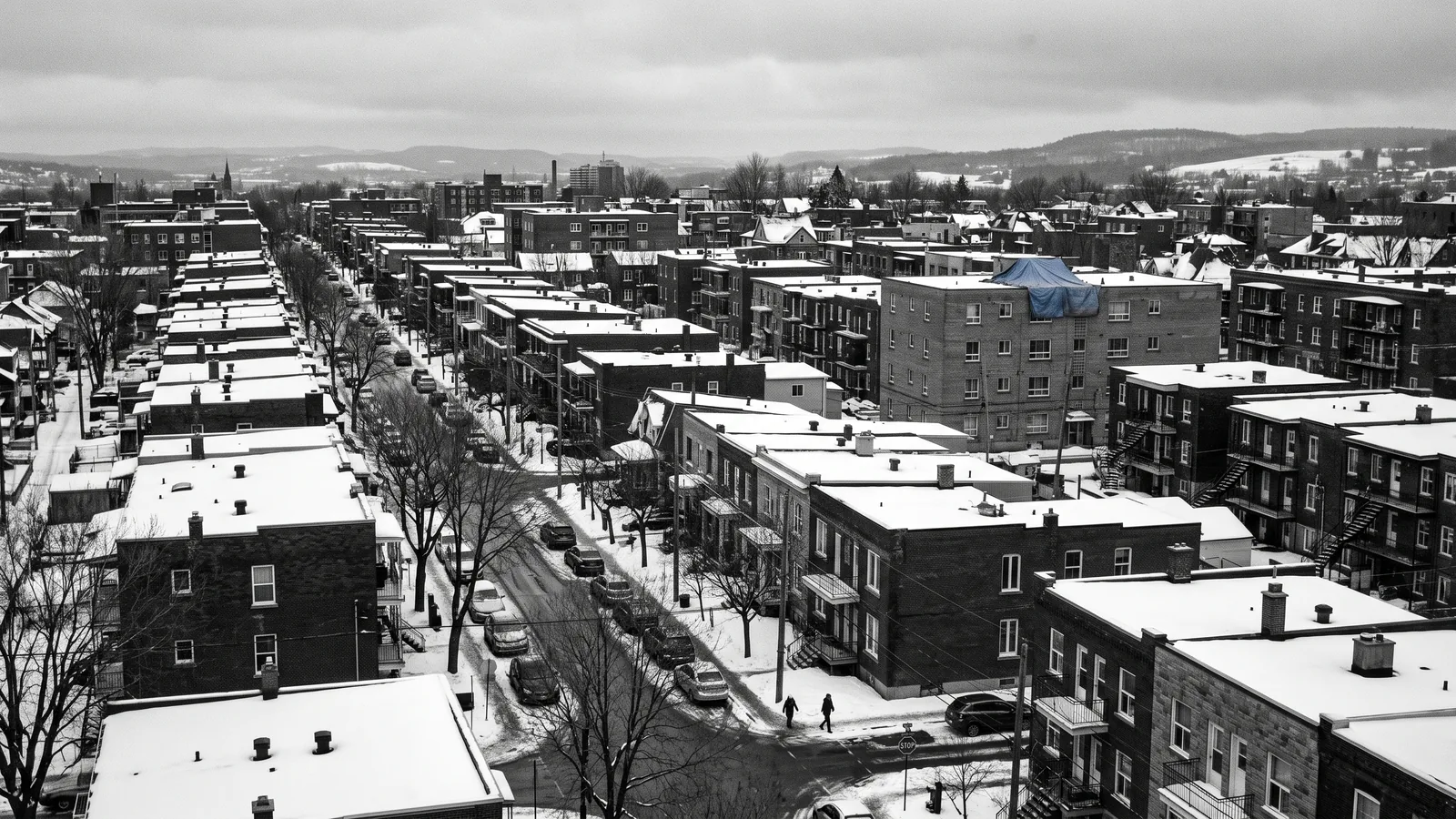 Rangée de triplex en brique à Sherbrooke, illustrant les reprises de logement quadruplées