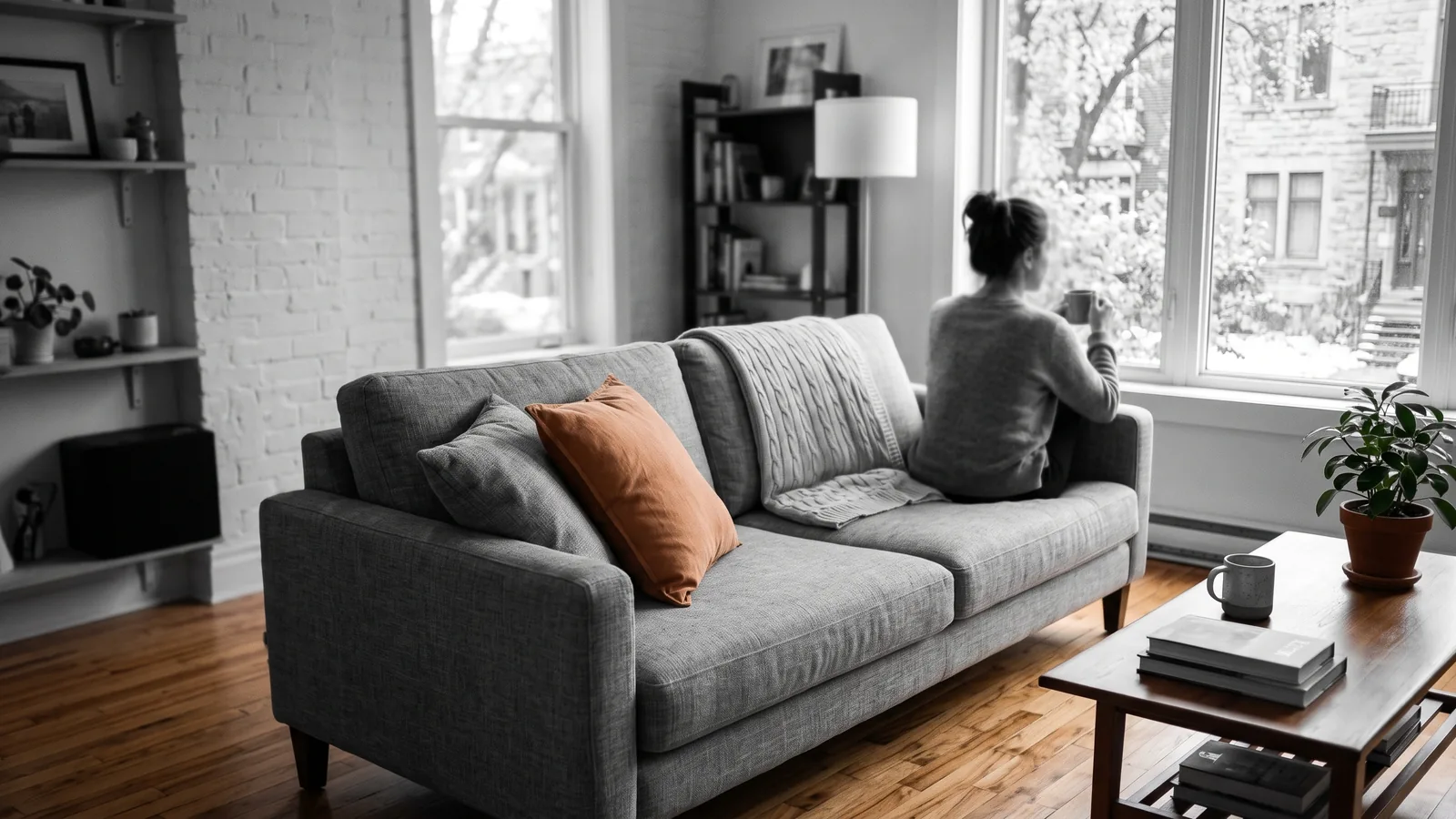 Salon d'appartement renove et lumineux, resultat d'une optimisation de loyer
